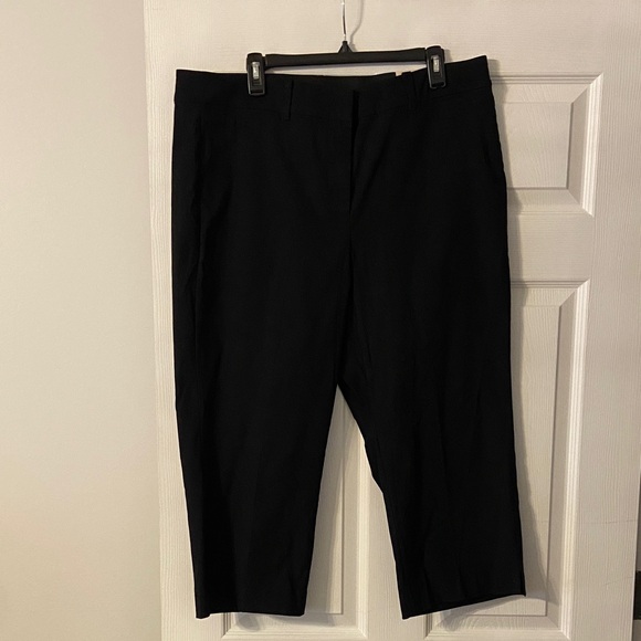 Lane Bryant Pants - Lane Bryant Stylish Black Slim Capri Pants size 20P brand new inseam 20”